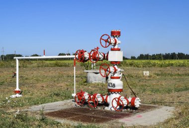 Petrol ve gaz üretimi için. Petrol kuyusu ekipmanları. Petrol üretimi