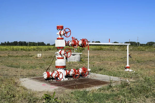 Well for oil and gas production. Oil well wellhead equipment. Oil production — Stock Photo, Image