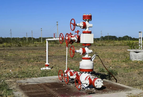 Well for oil and gas production. Oil well wellhead equipment. Oil production — Stock Photo, Image