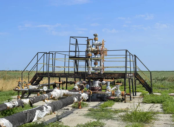 Petrol ve gaz üretimi için. Petrol kuyusu ekipmanları. Petrol üretimi — Stok fotoğraf