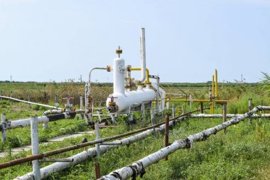 Ön ayırma ve yağ emülsiyon ısıtılması için istasyon. Petrol ve gaz alan ekipman