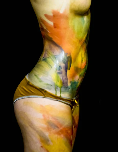 Arte corporal. Dibujo en el cuerpo. Hermosa chica con acuarelas de cuerpo pintado. Una joven blanca pintó el cuerpo con pintura — Foto de Stock