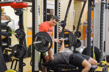 Fitness Salonu Stan. Cross-match yarışmalar spor doğum günü için adanmış. Köy Poltavskaya içinde jimnastik salonu.