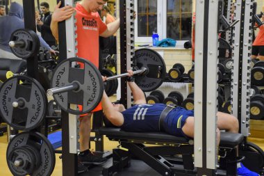 Fitness Salonu Stan. Cross-match yarışmalar spor doğum günü için adanmış. Köy Poltavskaya içinde jimnastik salonu.