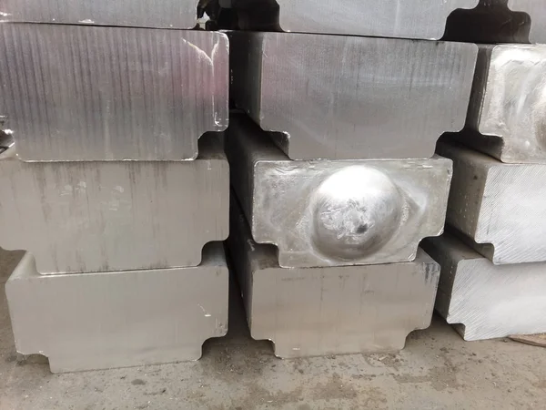 Lingotes de aluminio. Transporte de aluminio para la exportación — Foto de Stock
