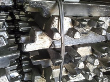 Alüminyum külçeler. İhracat için alüminyum nakli.