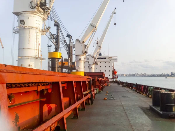 Utsikt Över Havet Och Staden Stranden Från Kajen Hamnen Industrihamnen — Stockfoto