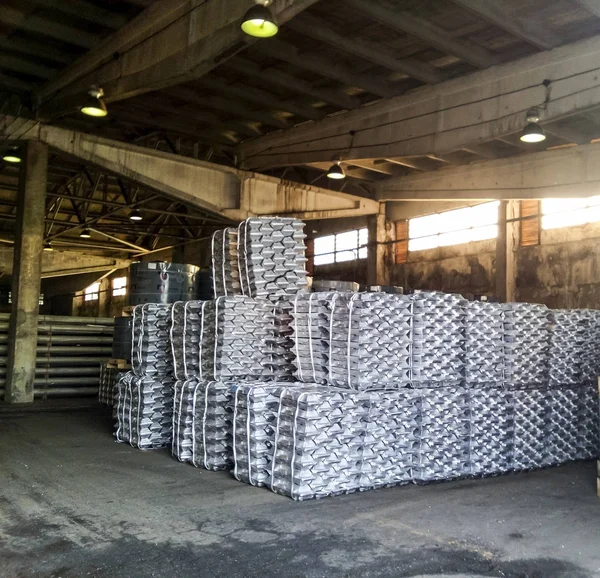 Aluminiumblokken Vervoer Van Aluminium Voor Uitvoer — Stockfoto