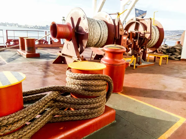 Baba bir endüstriyel seaport güvertelerde demirleme