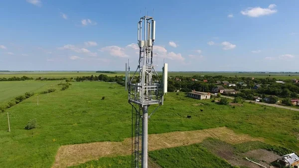 Torre Celular Equipo Para Retransmitir Señal Celular Móvil Vuela Arriba — Foto de Stock