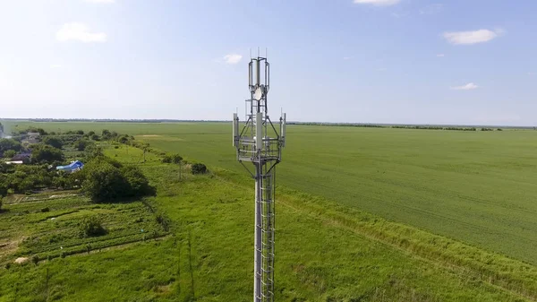 Torre Celular Equipo Para Retransmitir Señal Celular Móvil Vuela Arriba — Foto de Stock