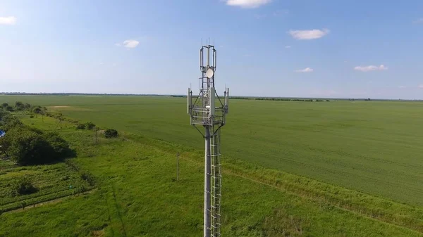 Hücresel Kule Hücresel Telefon Sinyal Aktarımı Için Ekipman Yukarı Aşağı — Stok fotoğraf