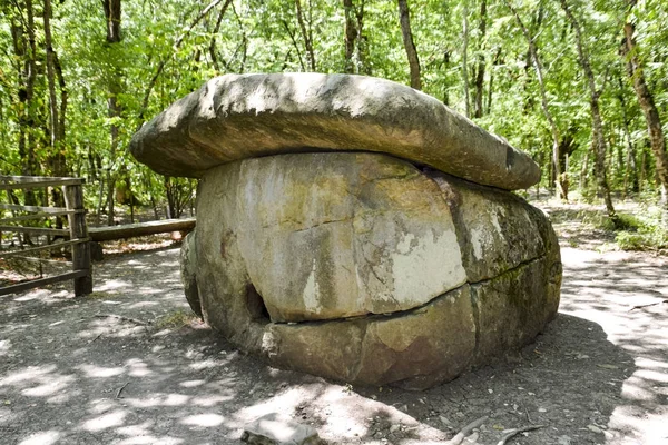 Grande shapsug dolmen — Fotografia de Stock