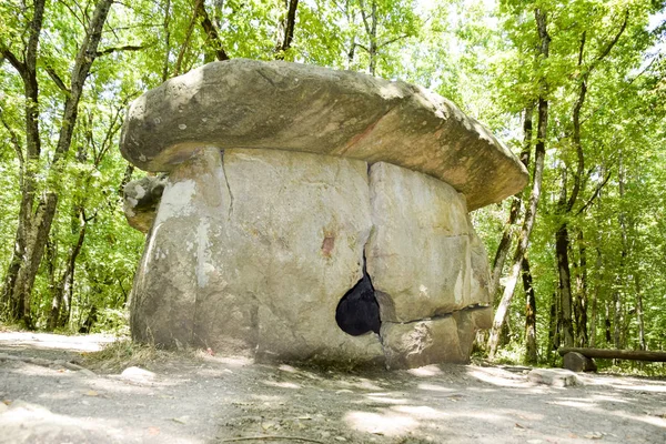 Grande shapsug dolmen — Fotografia de Stock