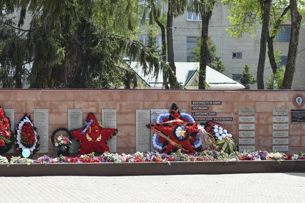 Monumento alla memoria dei liberatori di guerre morti dall'esercito fascista. Fiamma eterna . — Foto Stock