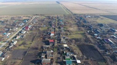 Köy Elitnyy Krasnoarmeyskiy District, Krasnodar Krayı, Rusya Federasyonu. 100 metre yükseklikte uçan. Harabe ve AF