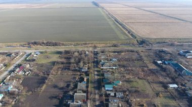 Köy Elitnyy Krasnoarmeyskiy District, Krasnodar Krayı, Rusya Federasyonu. 100 metre yükseklikte uçan. Harabe ve AF