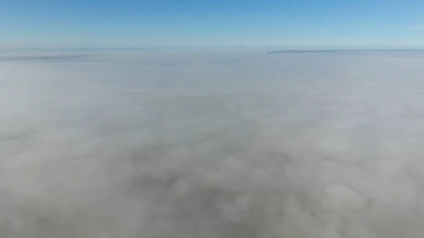 Fog above the ground. Top view of the fog. Low clouds. Morning mist condensation. Shooting with a drone — Stock Photo, Image