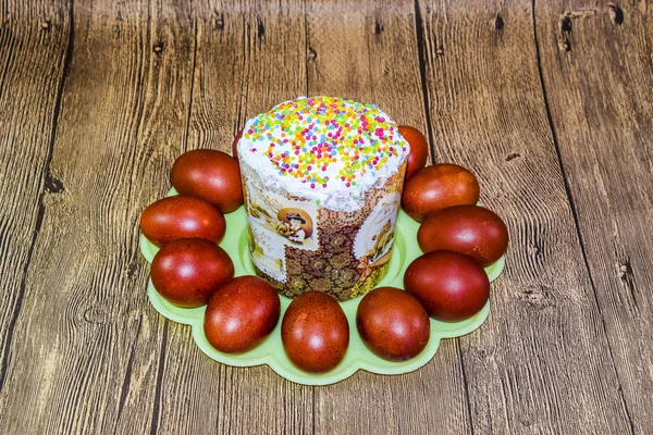 Velikonoční Dort Lakované Červené Velikonoční Vejce Potraviny Pro Velikonoční Stůl — Stock fotografie