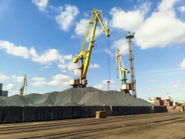 Kargo endüstriyel bağlantı noktasını, bağlantı noktası Vinçler. Antrasit olarak yüklenmemesi. Kömür taşımacılığı. Kömür yığını