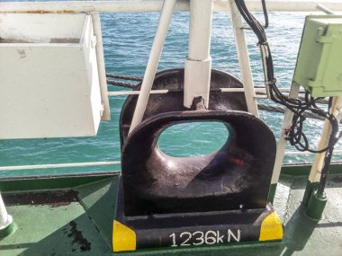 Baba bir endüstriyel seaport güvertelerde demirleme.