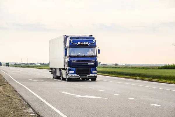 Freight vehicles on the track. Freight car. Truck. — Stock Photo, Image