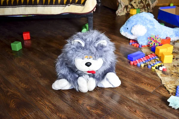 Krasnodar Rússia Fevereiro 2015 Toy Shaggy Gray Wolf — Fotografia de Stock