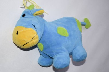 Krasnodar, Rusya - 14 Şubat 2015: Dikişli yumuşak oyuncak kumaş üzerine beyaz bir arka plan. Hayvan oyuncak.