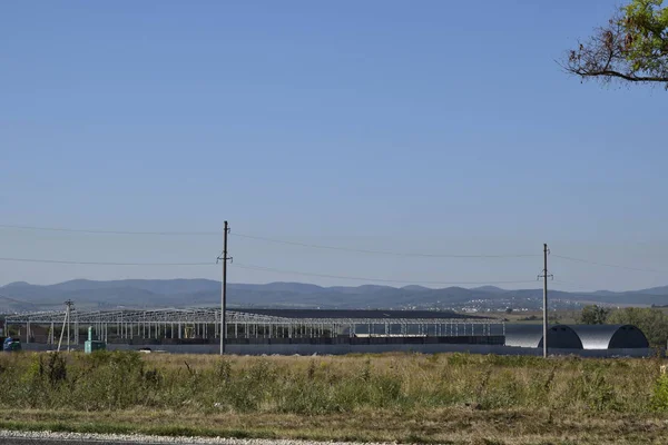 İnşaat hangar altında. Binanın metal çerçeve. — Stok fotoğraf