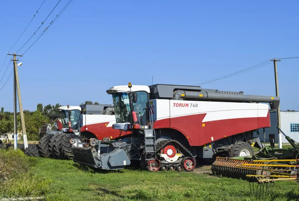 Combine colheitadeiras Torum. Máquinas agrícolas . — Fotografia de Stock