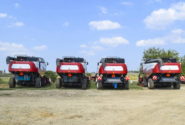 Ryssland Poltavskaya Village September 2015 Kombinera Skördare Torum Jordbruksmaskiner — Stockfoto