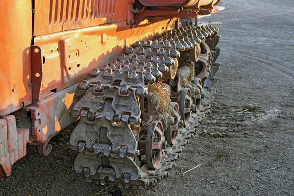 Rastreamento da lagarta do tractor antigo — Fotografia de Stock