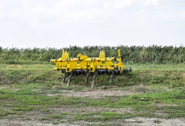 土壌粉砕機 トレーラーに深い緩 トラクター コンバインのトレーラーヒッチ 農業機械用トレーラー — ストック写真