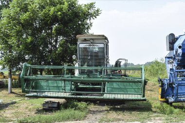 Hasat toplama kombaynları. Tarım makineleri.
