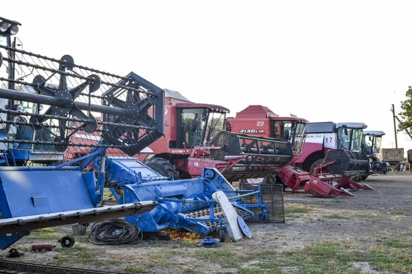 クラスノアルメイスカヤ村 ロシア連邦 2017 収穫農業機械を組み合わせる — ストック写真