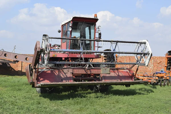 En-tête de riz. Récolteuse de riz. Machines agricoles — Photo