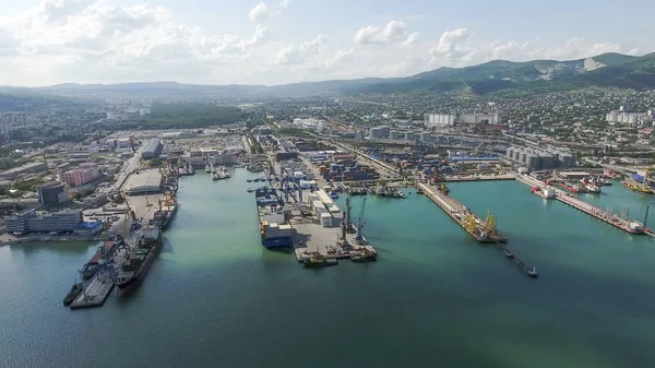 Vista superior del puerto deportivo y muelle de Novorossiysk — Foto de Stock