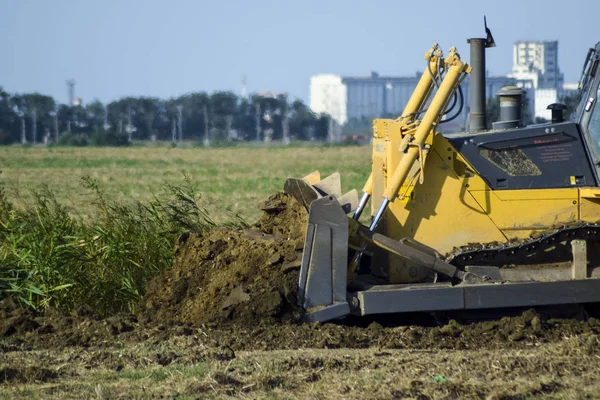 Russia Temryuk July 2015 Yellow Tractor Attached Grederom Makes Ground — Stock Photo, Image