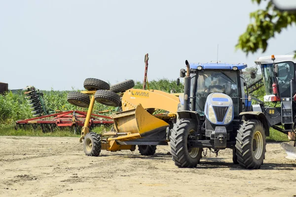 Tracteur. Machines agricoles . — Photo