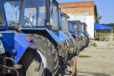 Traktör. Tarım makineleri.