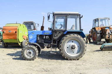 Traktör. Tarım makineleri.