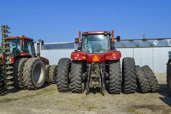 Traktor. Landmaschinen. — Stockfoto