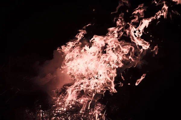 Tűz Rizsszalma Elégetése Éjszaka — Stock Fotó