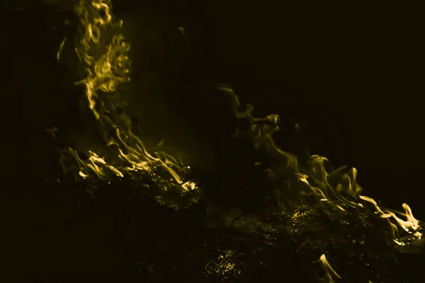 Llama Amarilla Fuego Quemadura Paja Arroz Por Noche — Foto de Stock