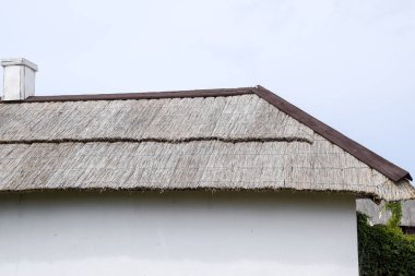 Sazlık ve saman çatı eğimi