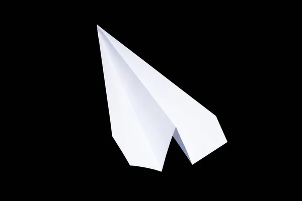 Αεροπλάνο χαρτί σε μαύρο φόντο. χαρτί σύμβολο του μηνύματος — Φωτογραφία Αρχείου