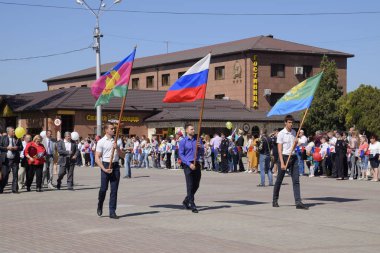 Slavyansk Kuban, Rusya-1 Mayıs 2018: bir Mayıs, bahar ve iş günü kutluyor. Gün içinde şehir Slavyansk-Tarih-Kuban tiyatro meydanında geçit.