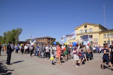 Slavyansk Kuban, Rusya-1 Mayıs 2018: bir Mayıs, bahar ve iş günü kutluyor. Gün içinde şehir Slavyansk-Tarih-Kuban tiyatro meydanında geçit.