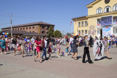 Slavyansk Kuban, Rusya-1 Mayıs 2018: bir Mayıs, bahar ve iş günü kutluyor. Gün içinde şehir Slavyansk-Tarih-Kuban tiyatro meydanında geçit.