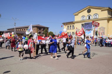 Slavyansk Kuban, Rusya-1 Mayıs 2018: bir Mayıs, bahar ve iş günü kutluyor. Gün içinde şehir Slavyansk-Tarih-Kuban tiyatro meydanında geçit.